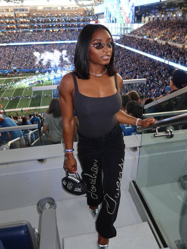 FOTO Simone Biles: Pogledajte mi grudi prije i poslije operacije