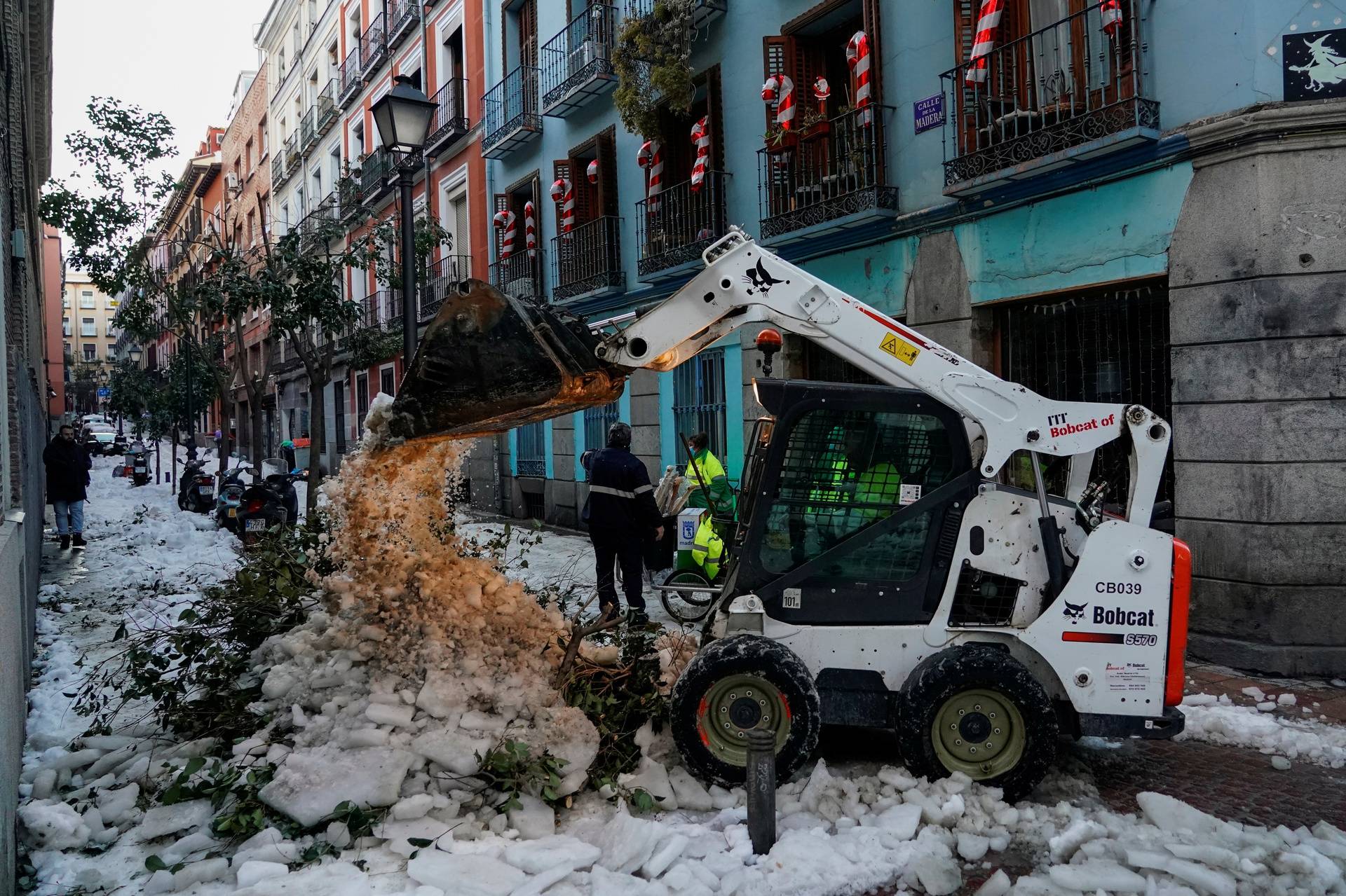 Heavy snowfall in Madrid