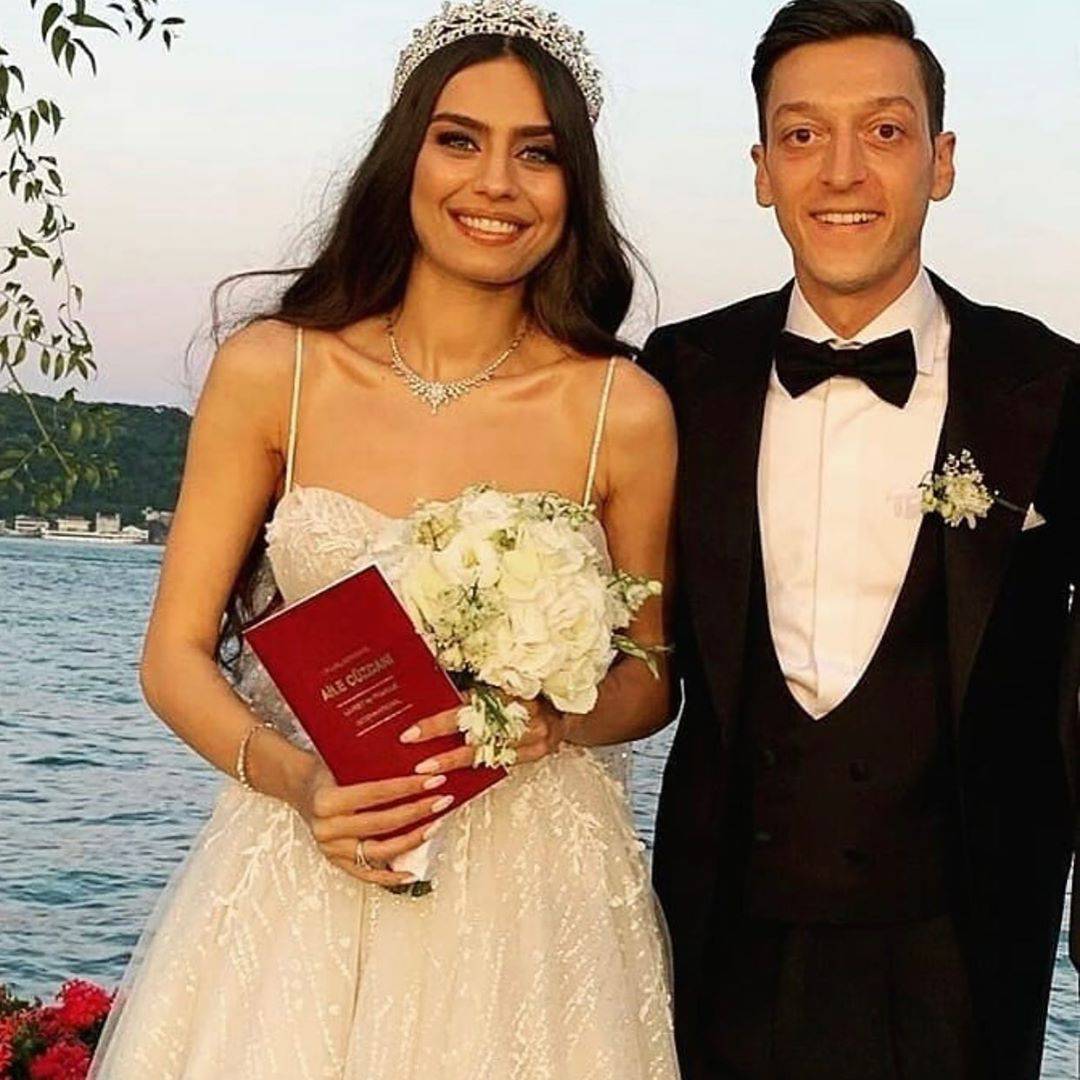 Oženio se nogometaš Mesut Ozil, a Erdogan mu je bio kum