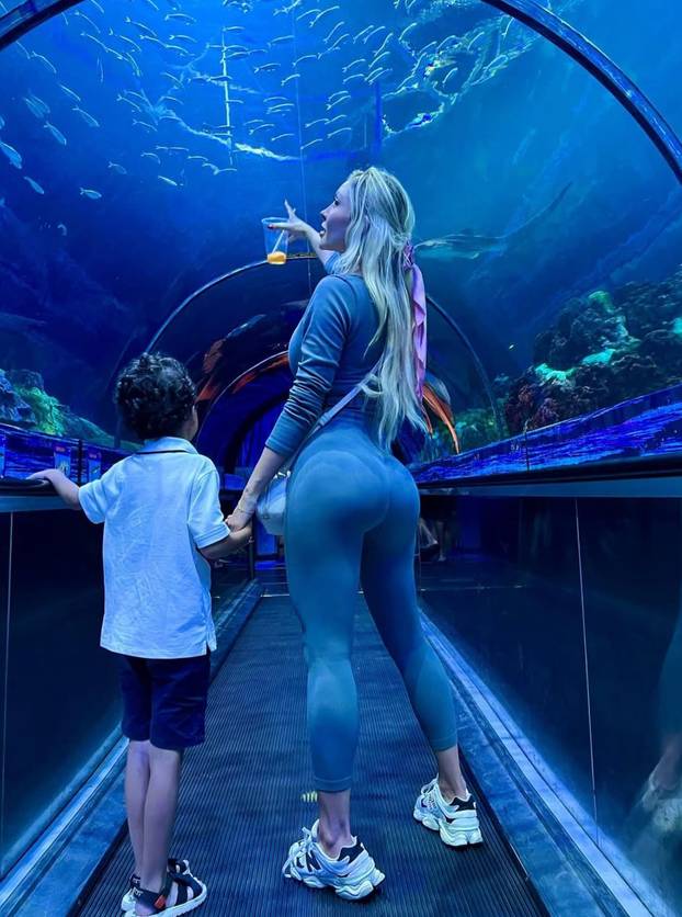 FOTO Mama influencerica: Anita voli pozirati bez ičega na sebi