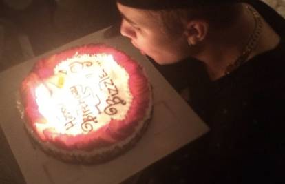 Okrenuo  ploču: Justin je 20. rođendan proslavio s obitelji