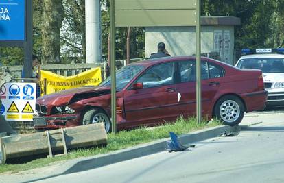 Sudar skrivio policajac koji je izlazio autom na cestu