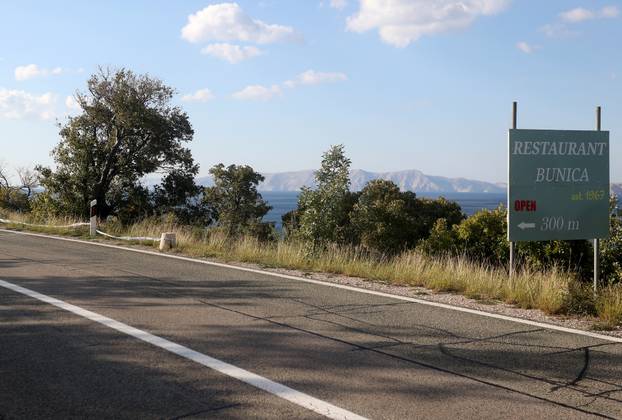 Izvlačenje auta iz mora kod Senja, u slijetanju poginulo četvero stranih državljana