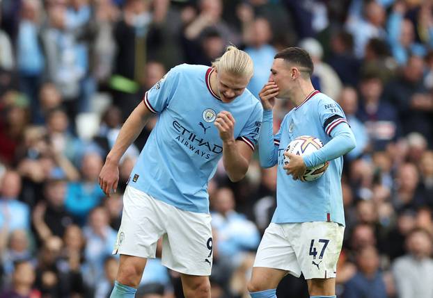 Premier League - Manchester City v Manchester United