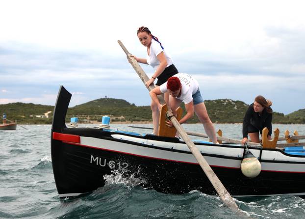 FOTO Ženska regata u Betini oduševila mještane i turiste