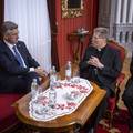 Neobi&ccaron;na scena! &Zcaron;arulja pala na stol. Ministar: 'Bo&zcaron;ja prisutnost je tu. Simboli&ccaron;an &ccaron;in...'