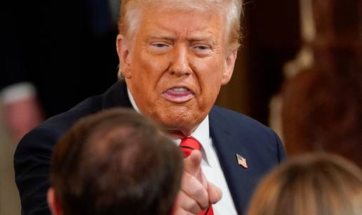 Nasilnik Trump prijeti: Uzet ćemo Grenland 100 posto! Ne isključujem ni vojnu silu