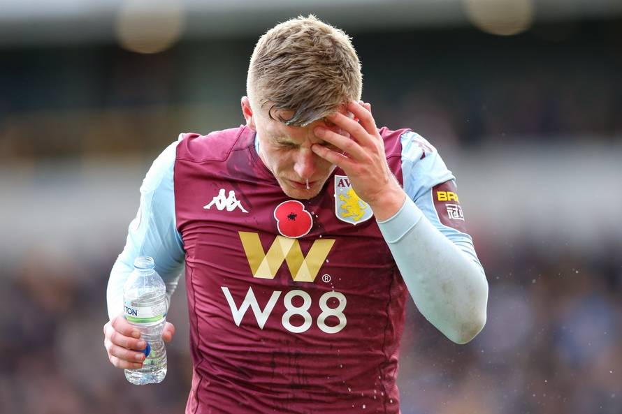 Wolverhampton Wanderers v Aston Villa - Premier League - Molineux