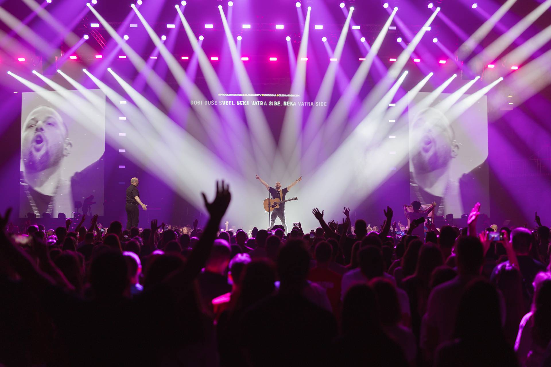 Drugi koncert 'Progledaj srcem' napunio zagrebačku Arenu: Stigli Cetinski, Dejan Lovren...