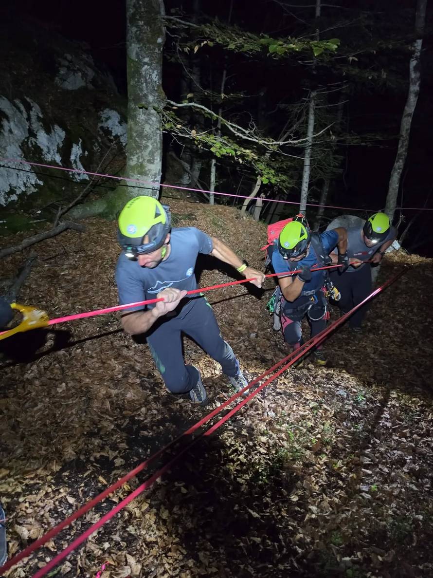 STRAŠNA TRAGEDIJA Otac i dijete pali u provaliju kod slapa u Sloveniji, on je poginuo