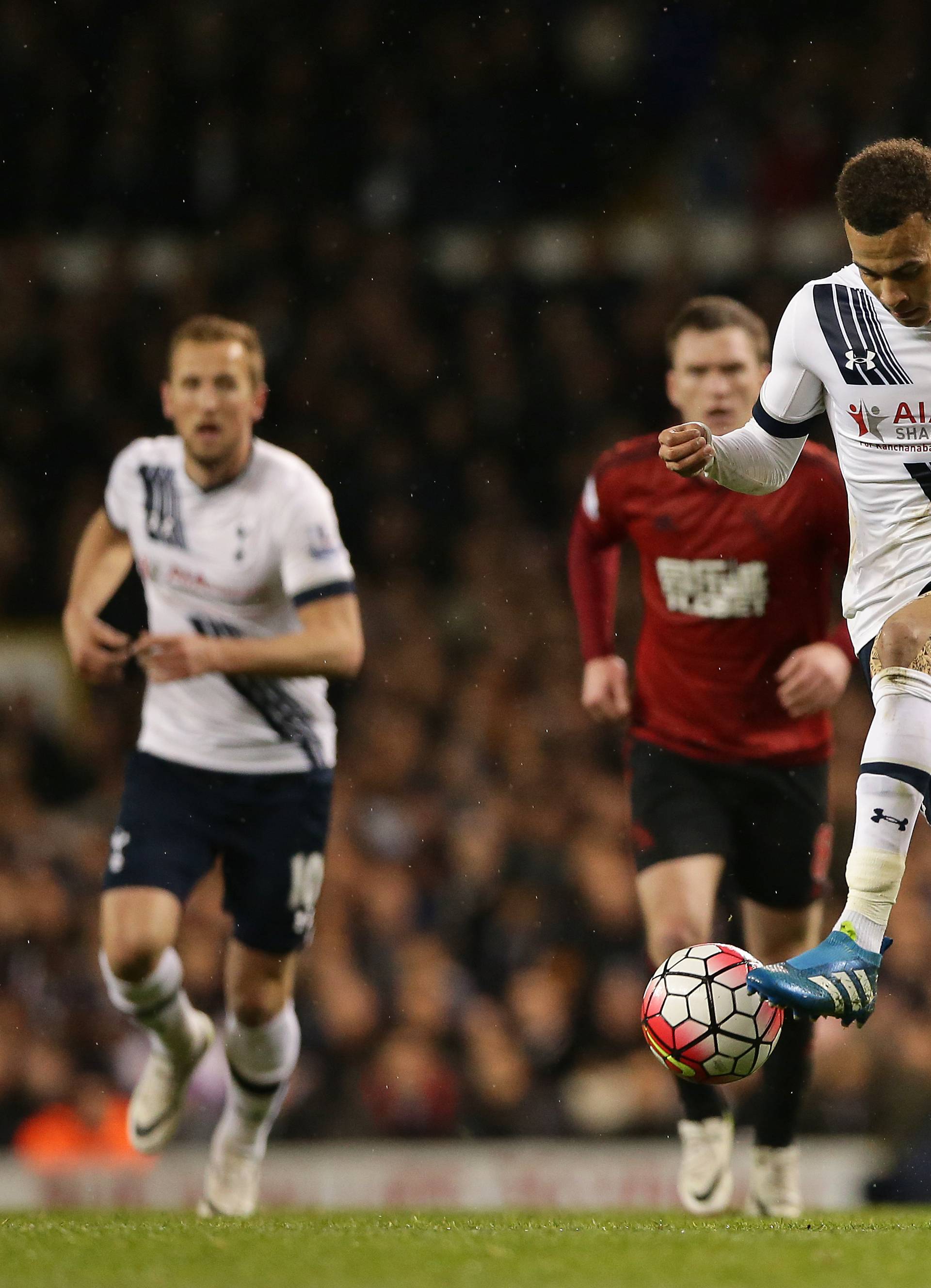 Tottenham Hotspur v West Bromwich Albion - Barclays Premier League - White Hart Lane