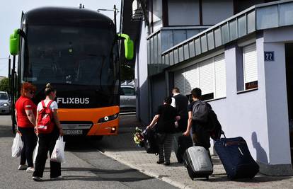 Dio putnika iz autobusa Deva Toursa napustili Slavonski Brod