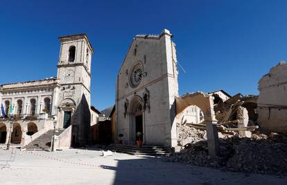 Renzi obećao: Nakon potresa sve ćemo malo pomalo obnoviti
