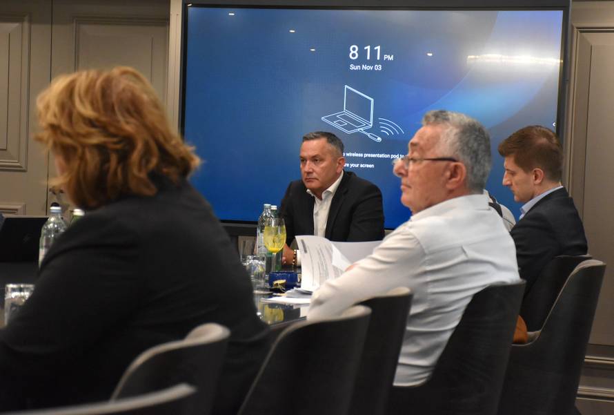 HOO je ukinuo financiranje ronilačkom savezu, četvero Ukrajinaca dobilo državljanstvo