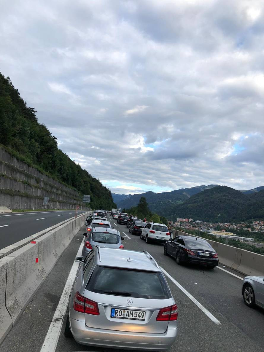 Veleposlanik o kilometarskim gužvama u Austriji: Poslat ćemo im notu, ako  bude potrebno