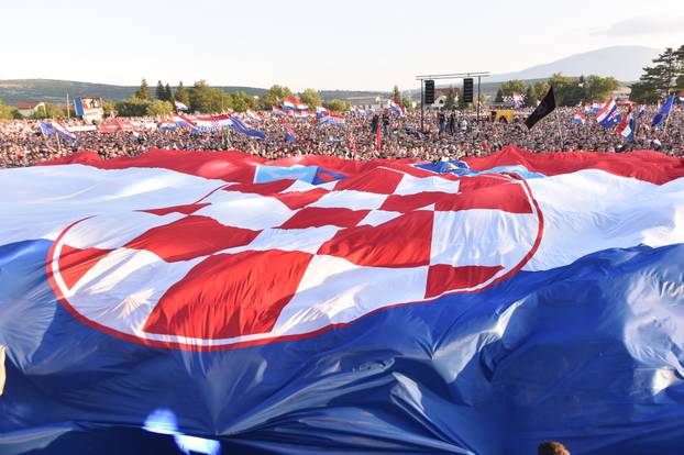 Livno: Na gradskom stadionu Zgona okupljaju se navijači za doček izbornika Dalića