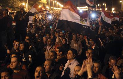 Prosvjed u Kairu: Ozlijeđeno je 18 ljudi u sukobu s policijom