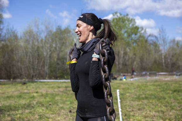 FOTO Betonske kugle od 40 kg, bacanje koplja, pješčane vreće: Ovo su prepreke za 'spartance'