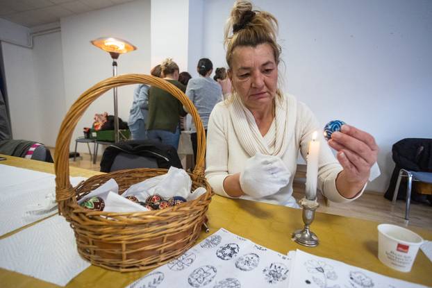 Đakovo: Radionica ukrašavanja uskrsnih jaja voskom u kući Reichsman