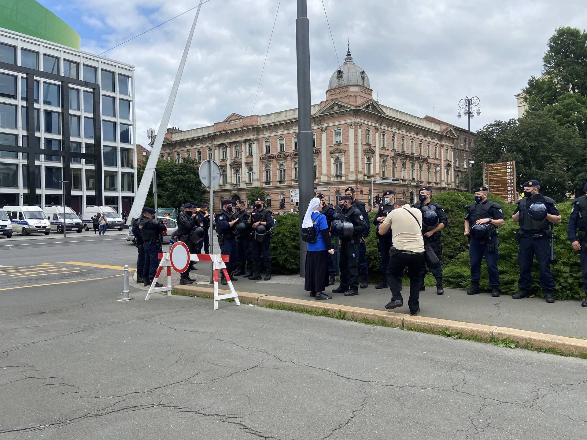 Gotov Hod za život: Okupilo se nekoliko tisuća ljudi, bili su i prosvjednici i mnoštvo policije