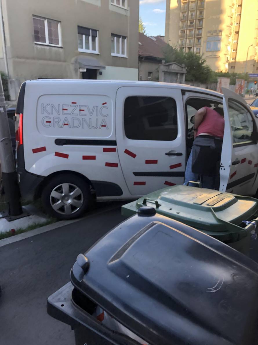 Video: Sudar na Jordanovcu, autom se zabio u zid zgrade