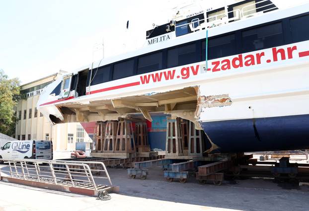 Ošte?eni katamaran Melita dotegljen u šibensko brodogradilište Iskra