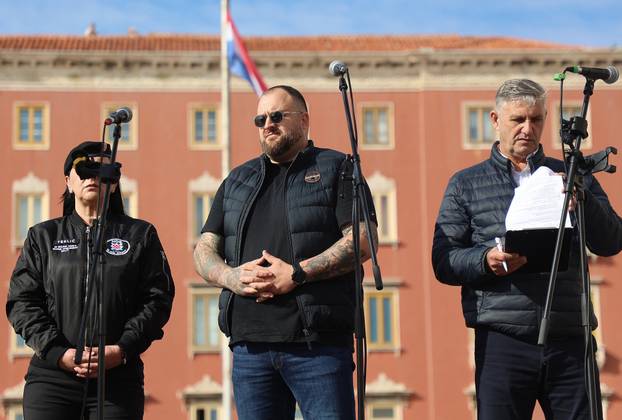 Split: Torcida na Rivi održala prosvjed