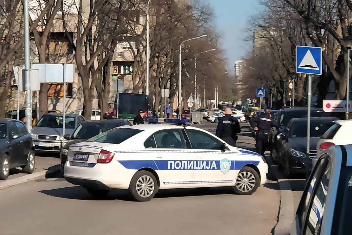 Žena ga zabetonirala i otkinula mu glavu, a brat mu je poginuo kao dječak. Slučajno ga upucali