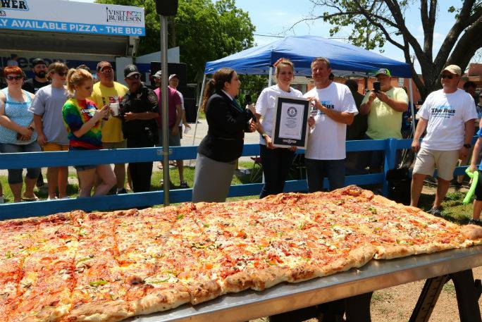 Ima dva metra četvorna i stoji 1900 kn: Ispekli najveću pizzu