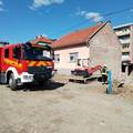 Nesreća na radu u Požegi: Pripremao armaturu pokraj kuće pa se na njega urušio zid