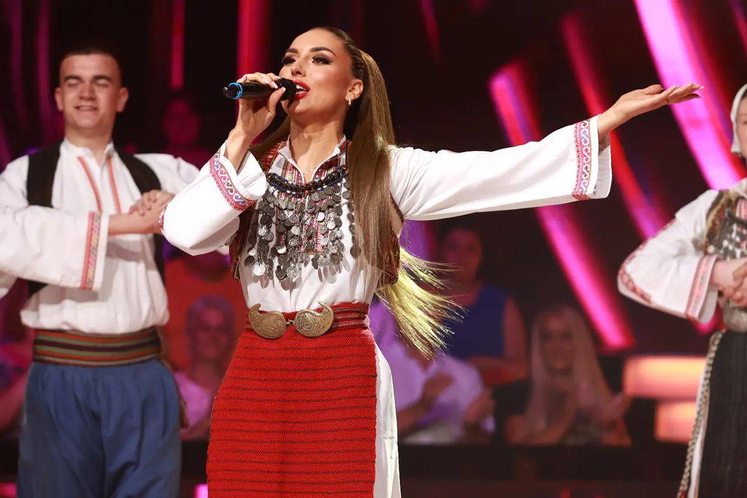 Antonija iz Hercegovine u finalu 'Zvezda Granda' nastupila u narodnoj nošnji, javio se i Bulić