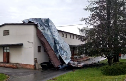 VIDEO Oluja u Požegi: Jak vjetar odnio krov u blizini bolnice