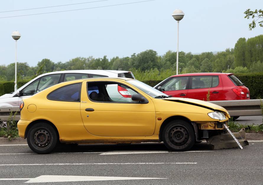 Sanitetsko vozilo prevrnulo se kod Arene, dvoje ozlijeđenih