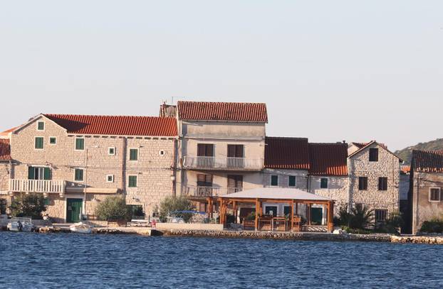 Otok Krapanj najnži je i najmanji naseljeni otok na Jadranu
