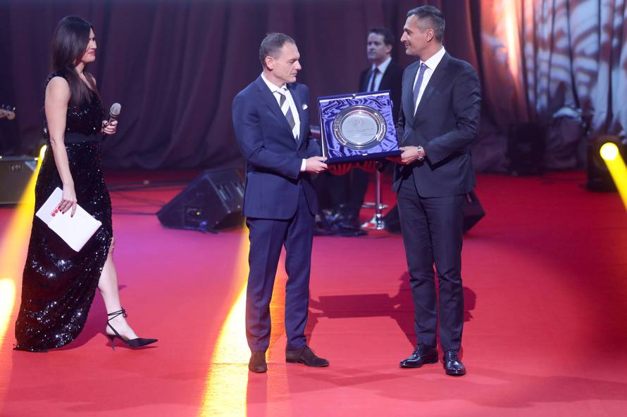 Šaškin & Bitterman: Uh, spasili smo Francuze, bili su zakopani!