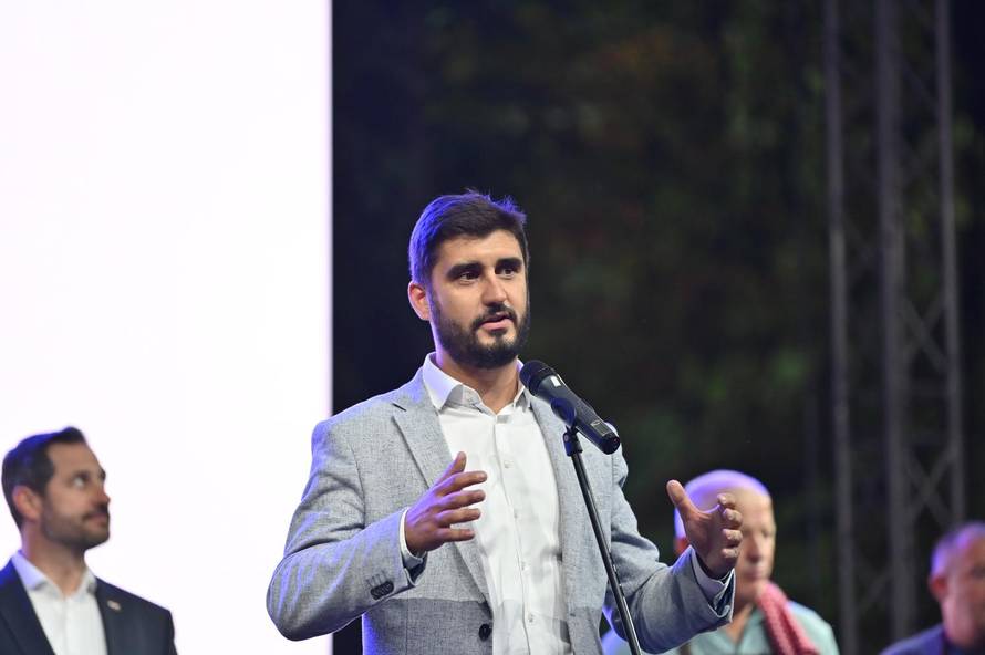 Vrgorac: Otvoreni 7. Dani dalmatinskog pršuta i vina