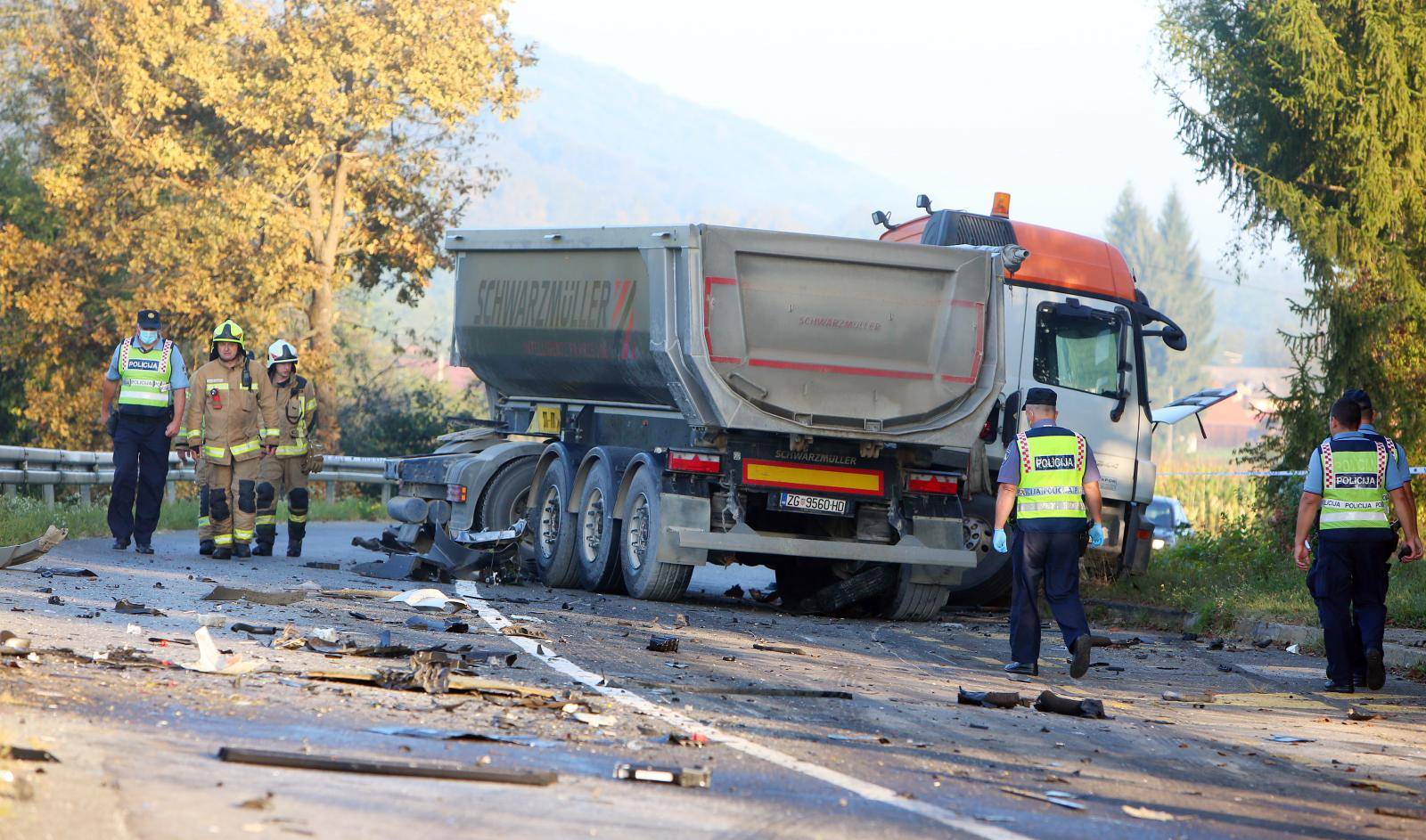 Netretić: U sudaru teretnog i osobnog automobila poginula vozačica