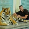 Kad odmor nije samo pla&zcaron;a! Sin Lepe Brene pozirao s tigrom