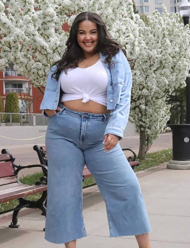 Plus-size influencerica ponosno pokazuje svoje obline: 'Tko se ne bi hvalio ovakvim grudima?'