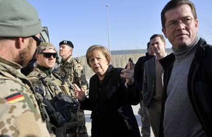 Anglea Merkel posjetila vojnike u Afganistanu i zahvalila im se