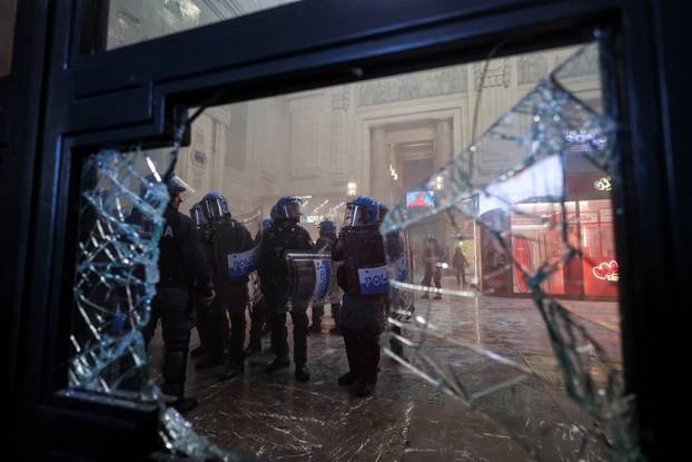 USB union holds nationwide strike, "Let's Block Everything," in solidarity with Gaza, in Milan