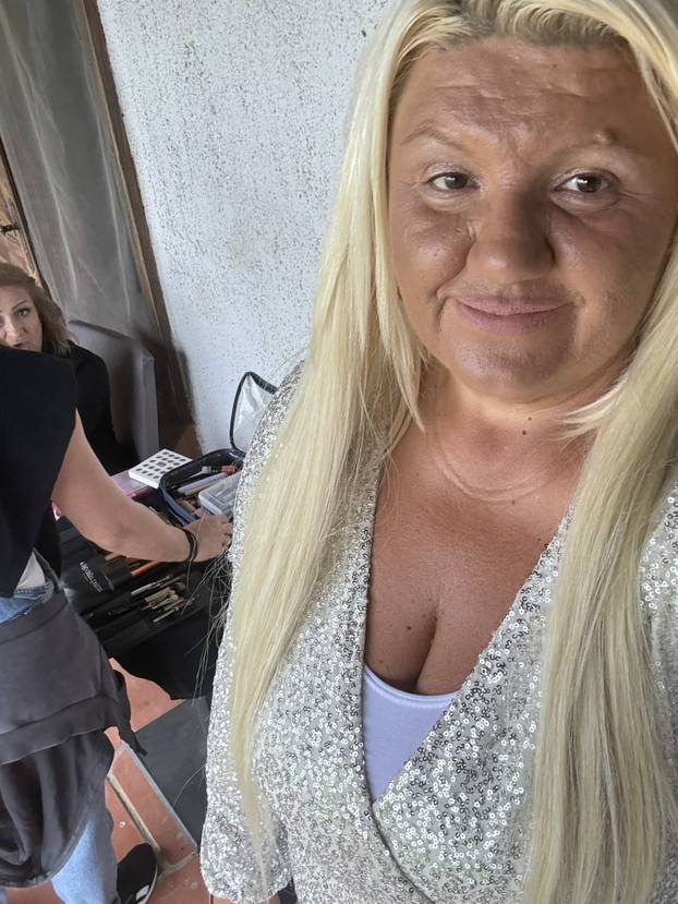 FOTO Tko je ova svestrana dama koja u emisiji 'Ljubav je na selu' želi osvojiti farmerovo srce?