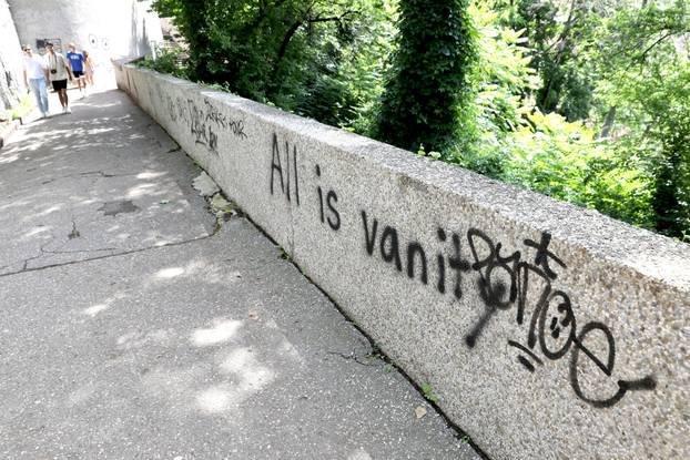 Zagreb: Izgubljena bitka protiv grafita na Zakmardijevim stubama