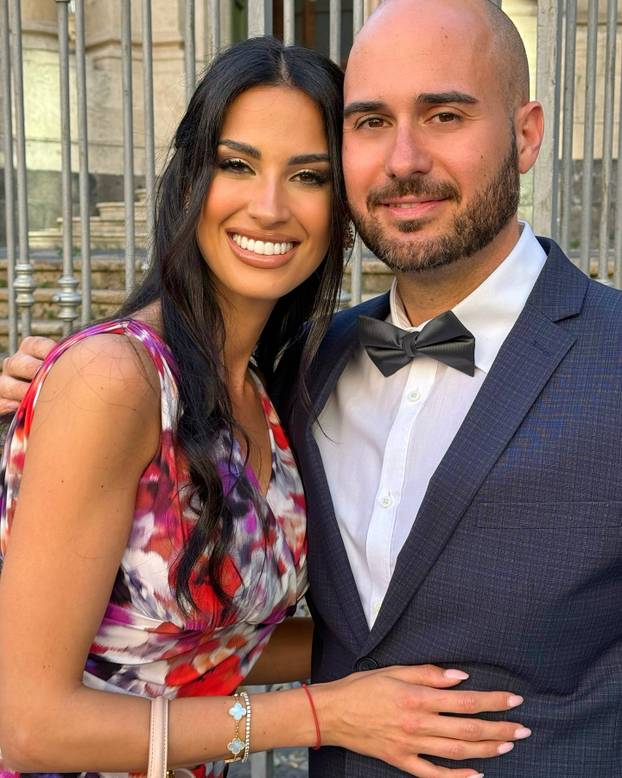 FOTO Modrićev suigrač ljubi 10 godina stariju bujnu voditeljicu