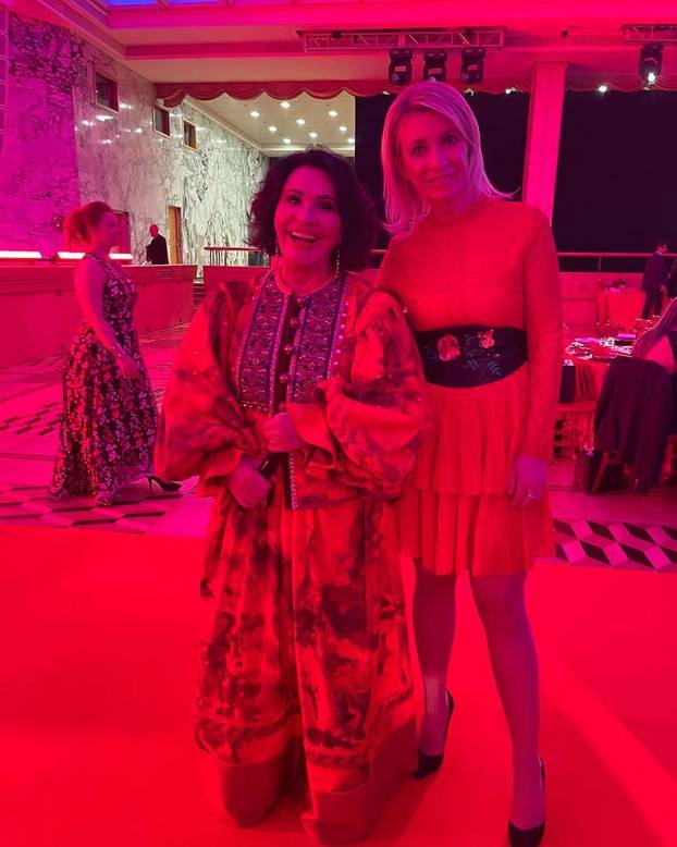 FOTO Zaharova bocnula Srbiju: 'Svjesni su rizika...';  Fotografije s njene svadbe 'zapalile' mreže