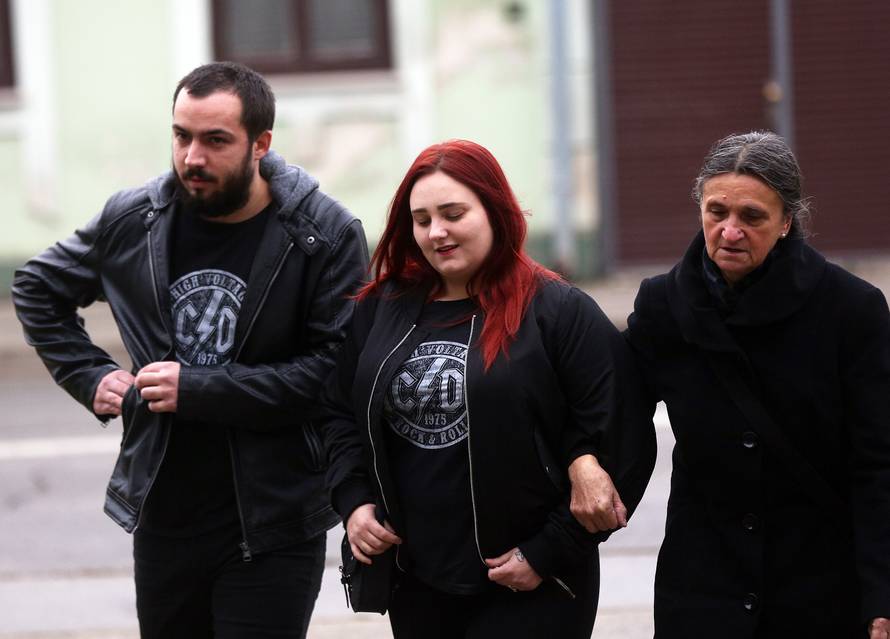 'Teta Jasmina gurnula je djeda Fredija, proletio je kroz staklo'