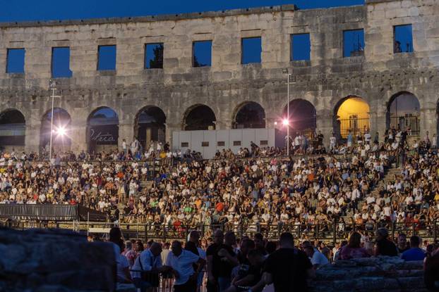 Pula: Parni valjak održao koncert u prepunoj Areni 