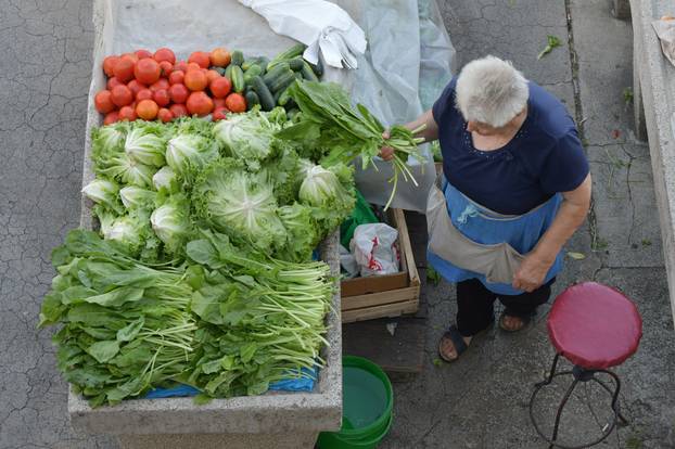 Šibenik: Subotnja ponuda vo?a i povr?a na gradskoj tržnici