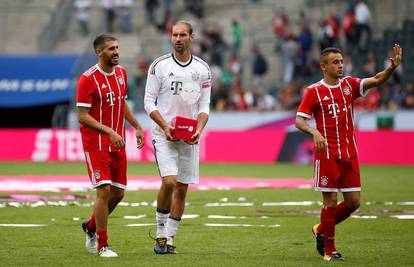 Gori u Bayernu! Zbog Neuera vratio golmana (36) iz penzije
