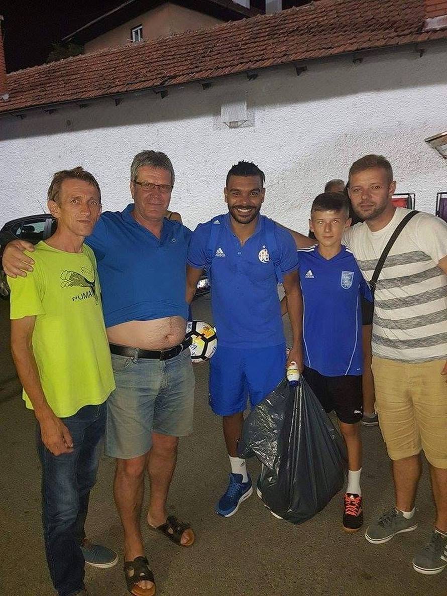 Muzao je krave, bio heroj ulice, napadali su ga kad je odabrao 'vatrene': 'Baka je platila školu'